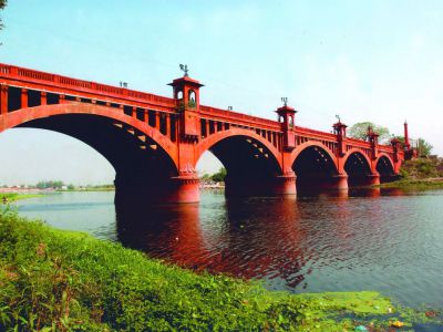 De Rode Brug in Lucknow